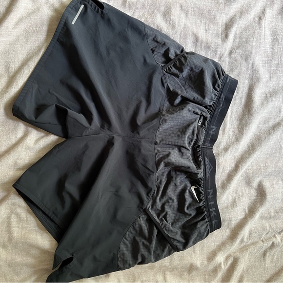 Nike Black Athletic Shorts - Picture 3 of 3